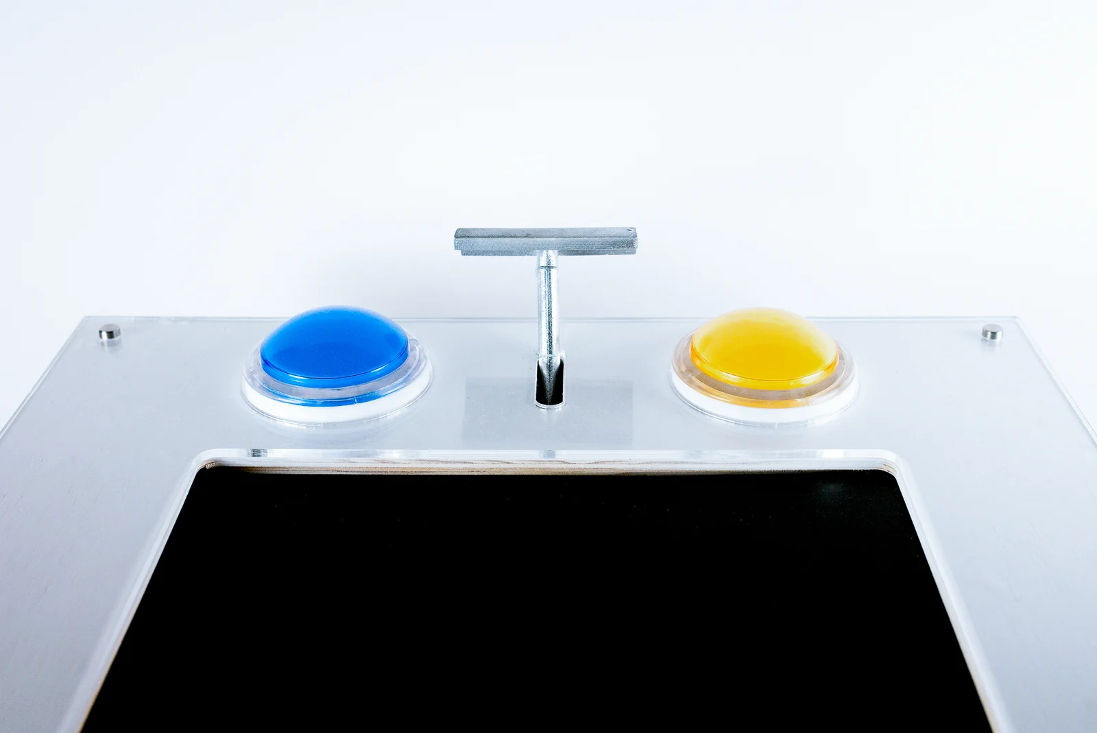 Top view of the metal lever between blue and yellow buttons